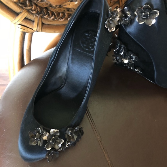 Tory Burch beautiful shoes - Picture 2 of 6